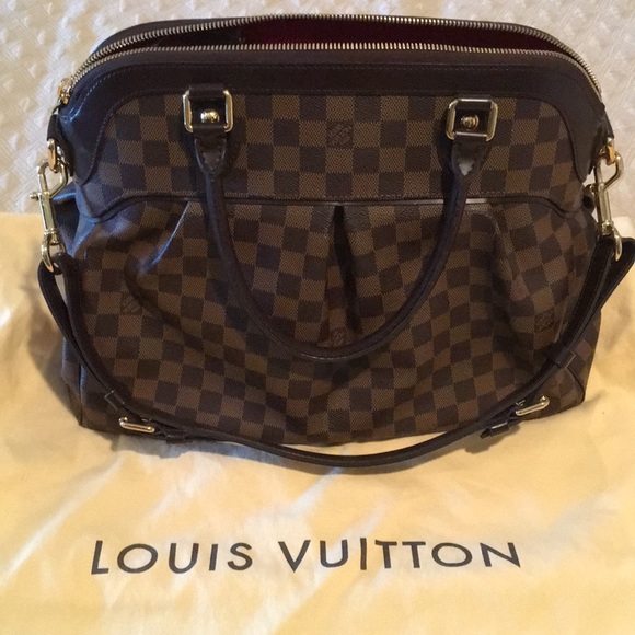 Louis Vuitton Handbags - 🥂HOST PICK 🌸Authentic Louis Vuitton Trevi GM 🌺